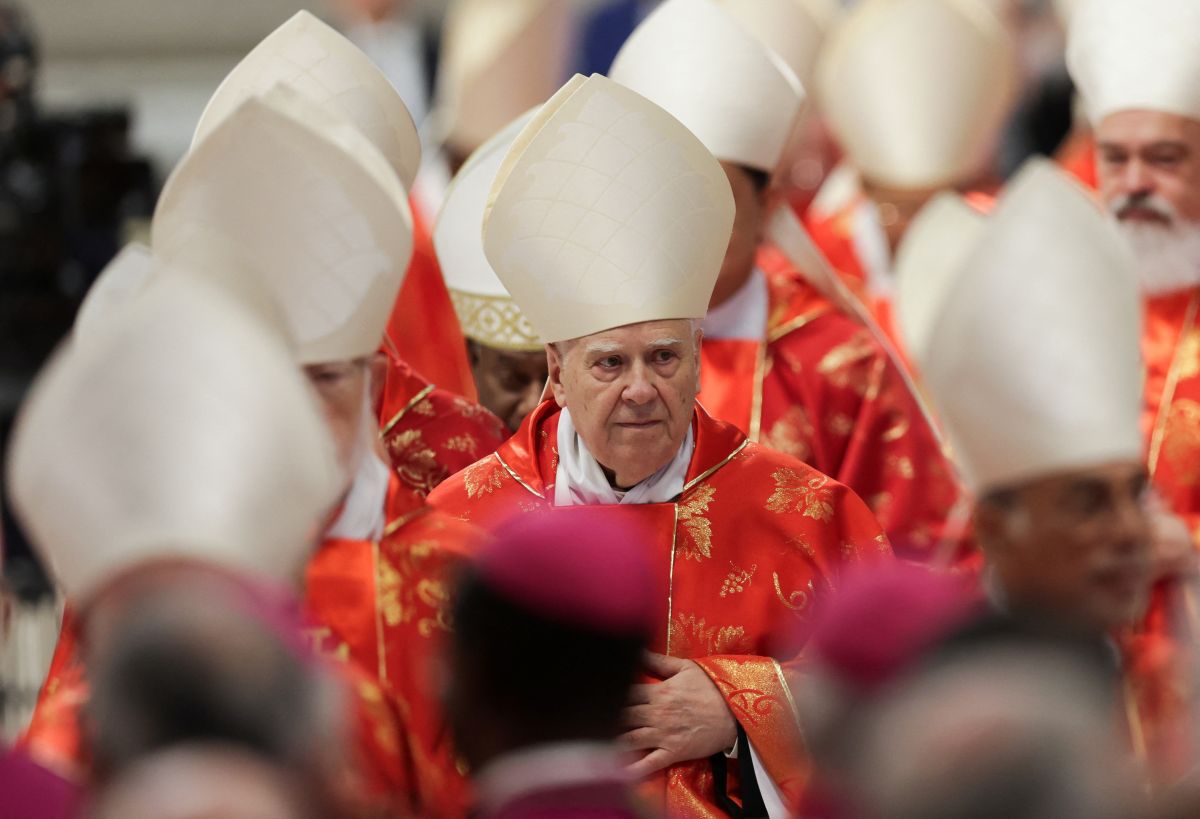 Les cardinaux prient ensemble avant d'entrer en conclave