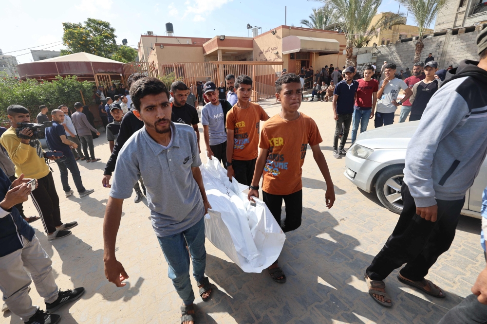 Israel targets de facto Hamas leader while resuming negotiations
