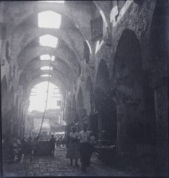 Khan el-Khayyatine, Tripoli, négatif souple 6x6 cm, vers 1940, Fonds Jean Lauffray, ©Bibliothèque Orientale - USJ