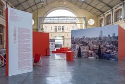  L'entrée du festival « Circulations »  au Centquatre, au milieu figure l’espace de Sama Beydoun. Photo Marie Froger, avec l'aimable autorisation de de Sama Beydoun