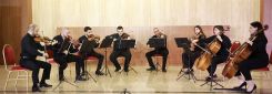 Un ensemble à cordes composé de 8 jeunes professionnels libanais. Photo Léon Markarian