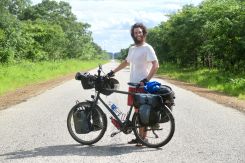 Le vélo, un compagnon idéal pour aller à la rencontre des autres. Photo DR
