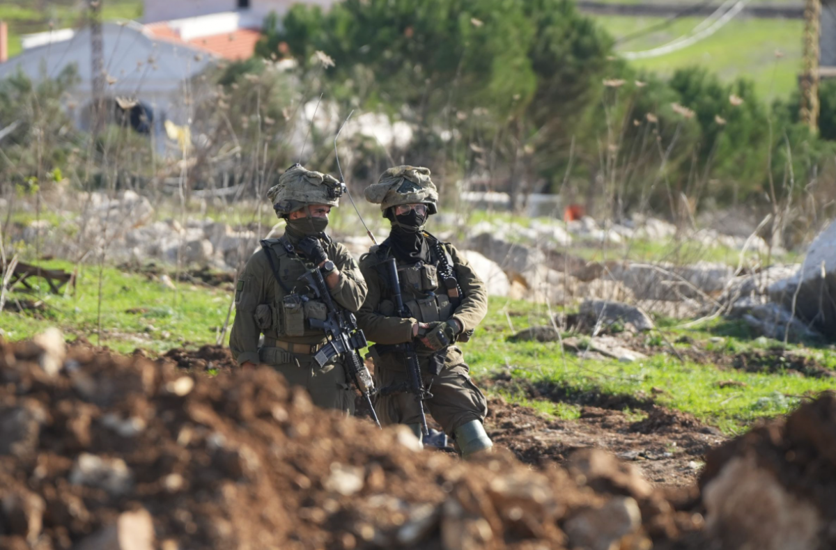 Israeli soldiers carried out nighttime incursion near Mais al-Jabal to build earth embankment Israeli soldiers carried out nighttime incursion near Mais al-Jabal to build earth embankment