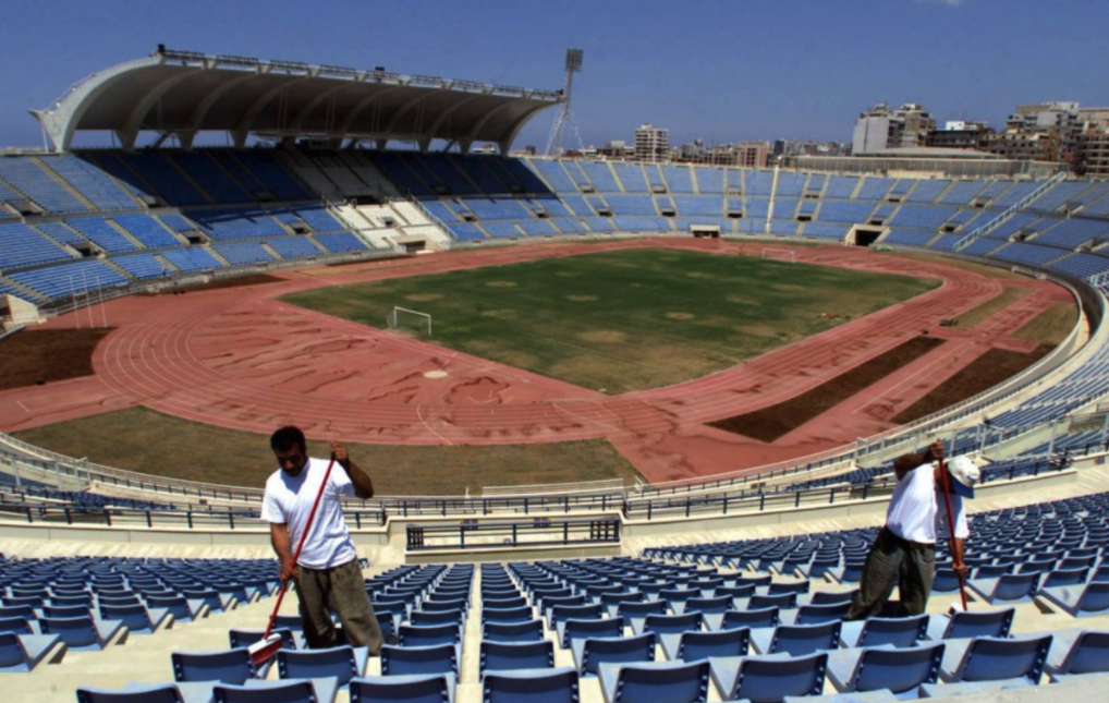 Salam accueilli par des chants pro-Hezbollah à la Cité sportive Salam accueilli par des chants pro-Hezbollah à la Cité sportive