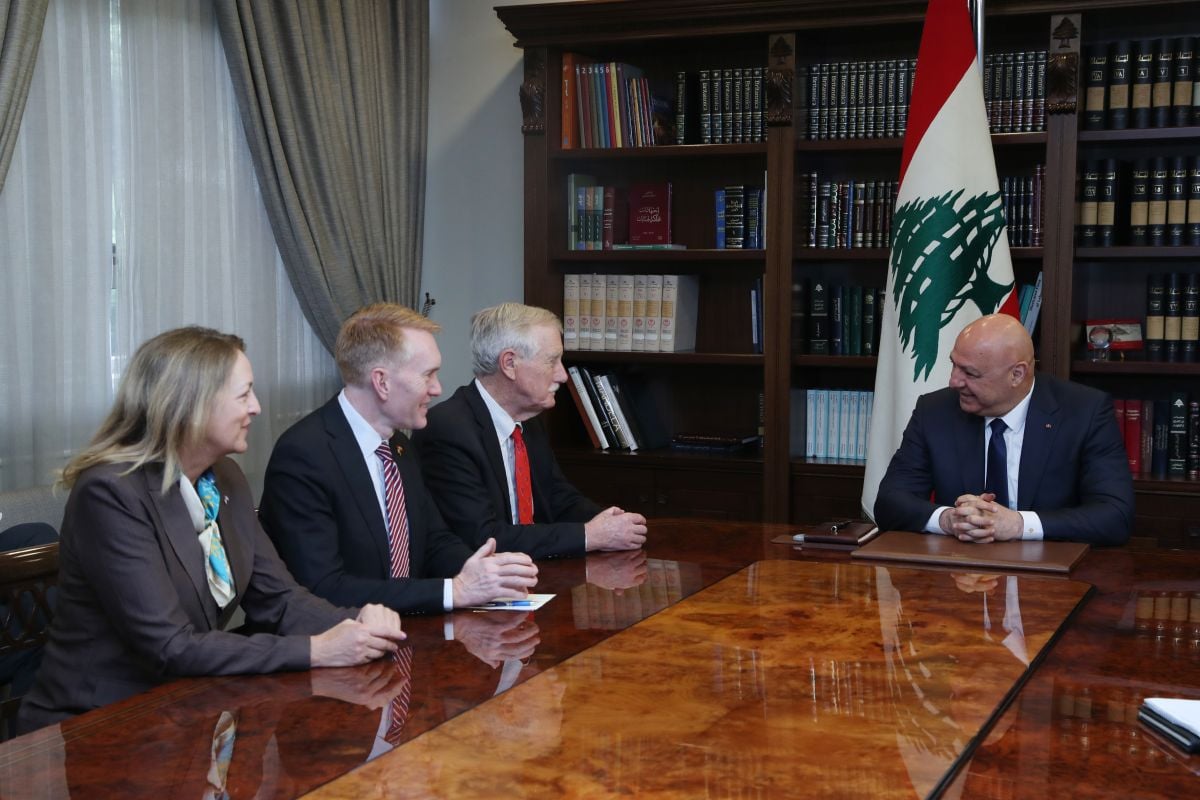 Aoun during visit by US senators: Aid for Syrians should be sent to Syria Aoun during visit by US senators: Aid for Syrians should be sent to Syria