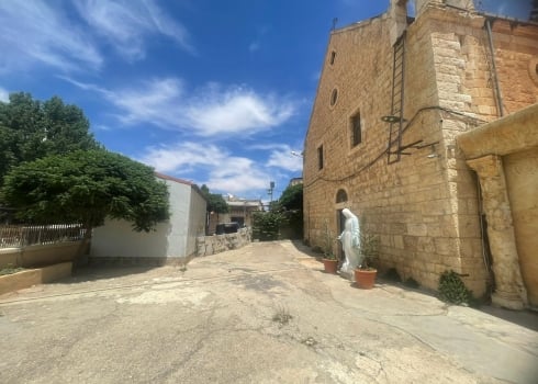 Litige à Baalbeck : quand un kiosque bloque l’entrée d’une église