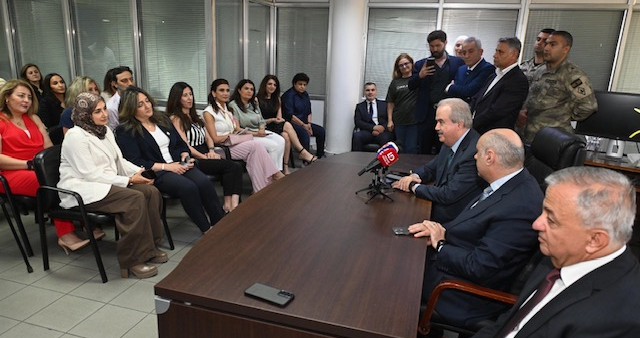 Yassine Jaber en tournée auprès des fonctionnaires du ministère des Finances Yassine Jaber en tournée auprès des fonctionnaires du ministère des Finances