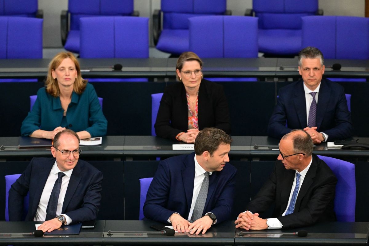 Crackdown on a violent far-right group