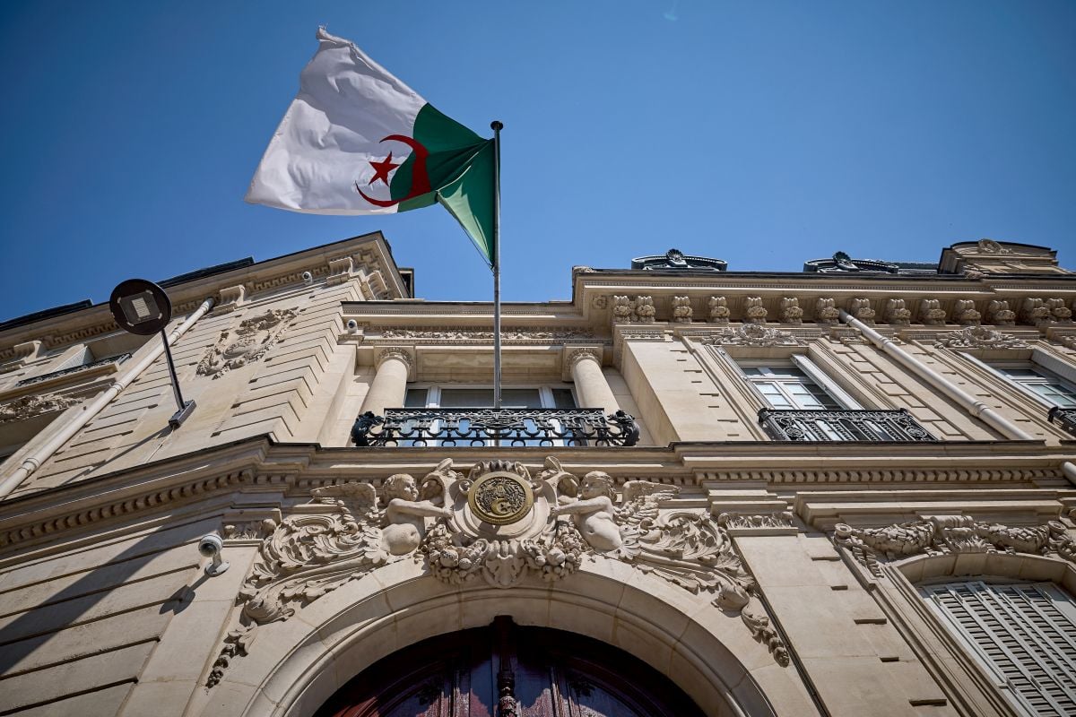 Visas diplomatiques : l'Algérie a pris une décision « brutale », dénonce Paris