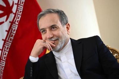 L'Iran considère l'arme nucléaire comme « inacceptable », affirme Araghchi