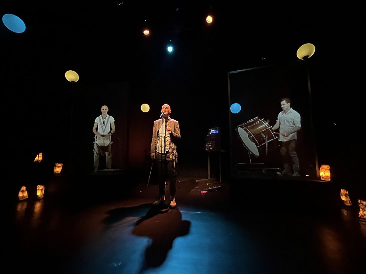 De la Suisse au Liban, Narcisse déclame le génie humain avec des hologrammes