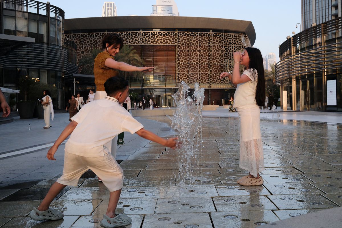Oil-rich UAE orders emissions monitoring in new climate law Oil-rich UAE orders emissions monitoring in new climate law