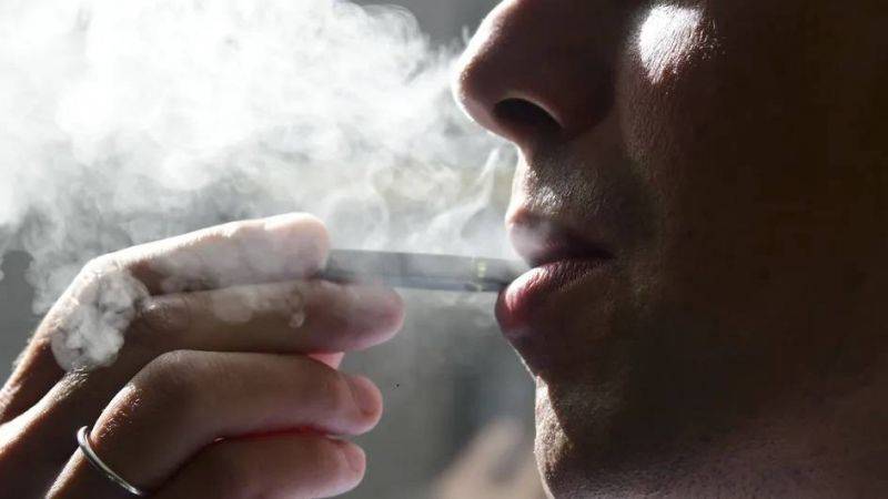 Les cigarettes électroniques, IQOS ou vapes sont « loin d’être inoffensives »