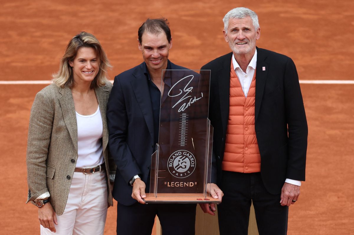 Roland-Garros: « le message n'a jamais été que les filles ne méritaient pas » de jouer en soirée, martèle Mauresmo