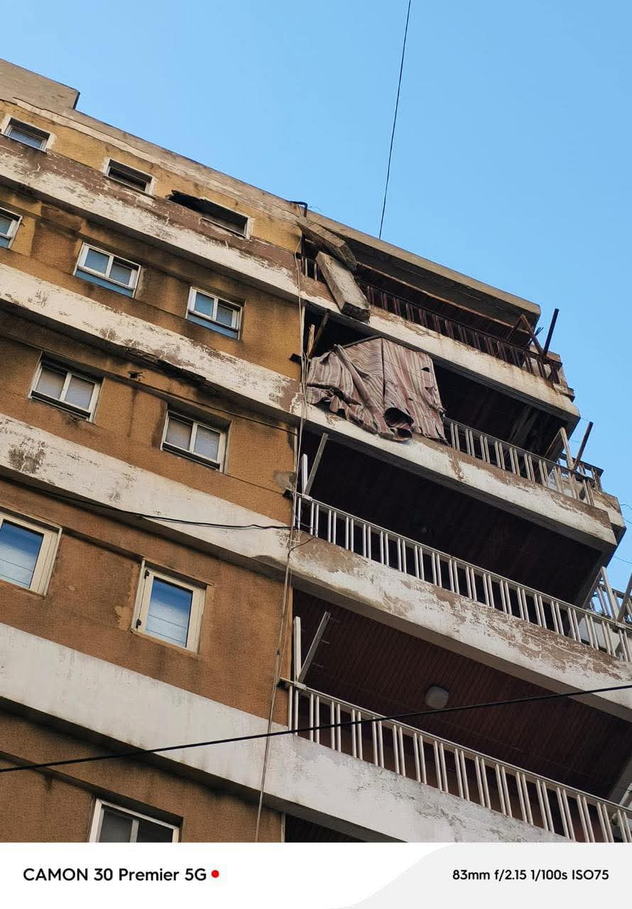Des bouts de balcon s'effondrent à Tripoli, faisant un blessé léger