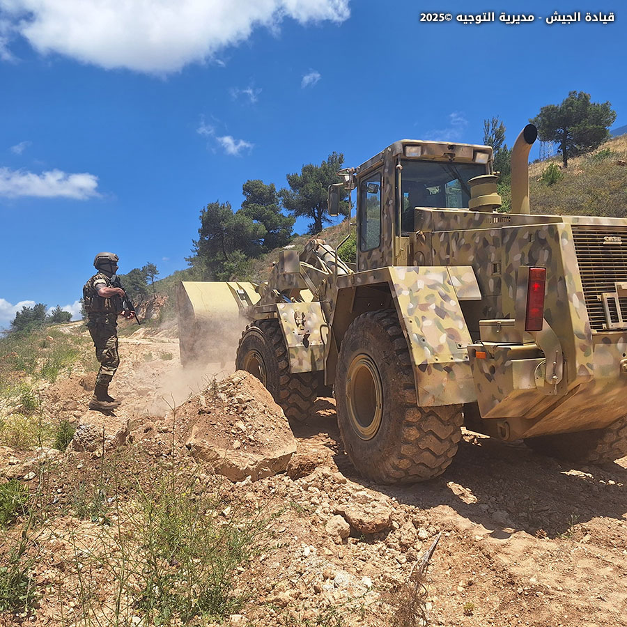 L'armée israélienne détruit au bulldozer des oliveraies, l'armée libanaise découvre un appareil d'espionnage camouflé