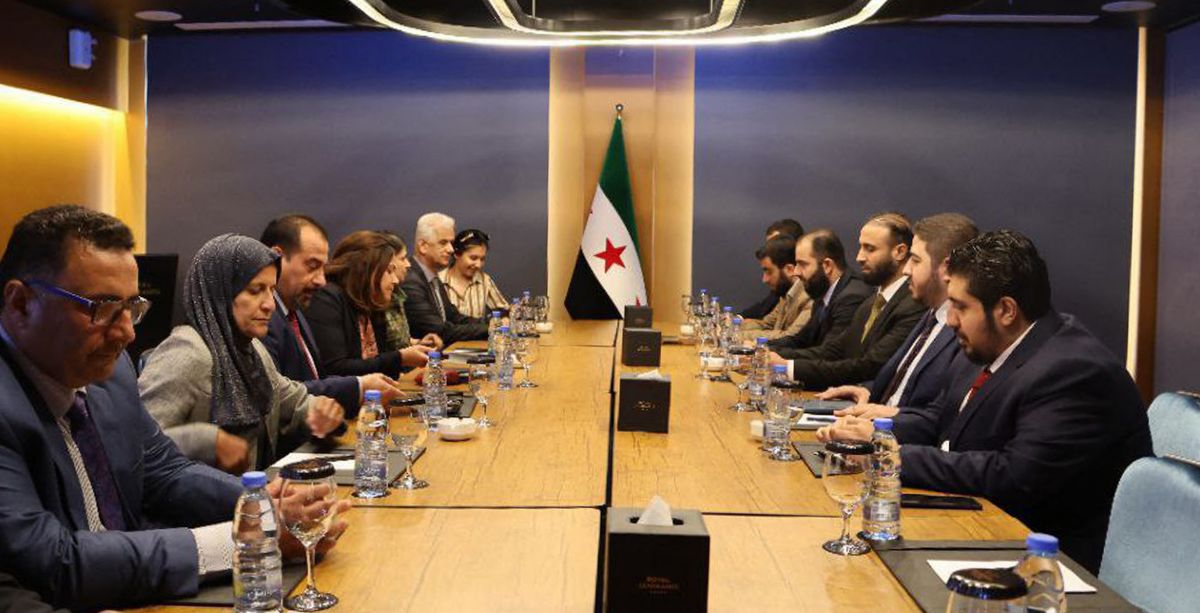 Les Américains continuent de soutenir les Kurdes de Syrie, mais aussi leur intégration à Damas