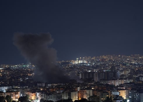 Israël frappe la banlieue sud de Beyrouth : « Le Liban ne cèdera pas », affirme Aoun