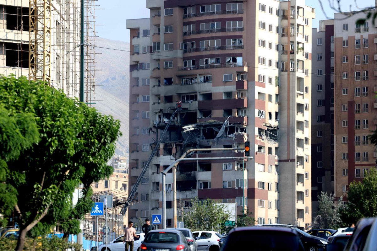 Is Israel trying to topple the Iranian regime?