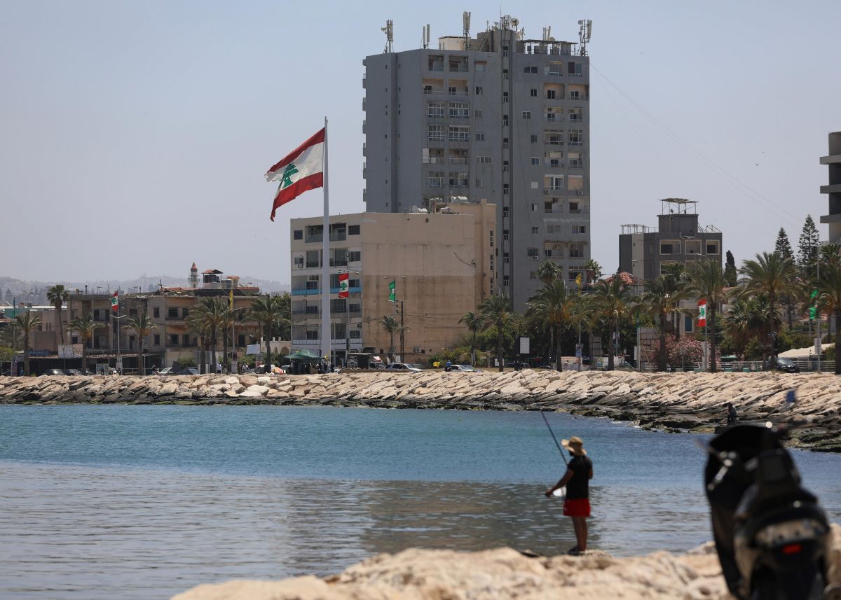 What does international law say about the Israeli army kidnapping Lebanese civilians?