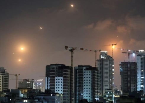 Nouvelle salve de missiles iraniens, sirènes d’alerte dans le nord d’Israël | En direct