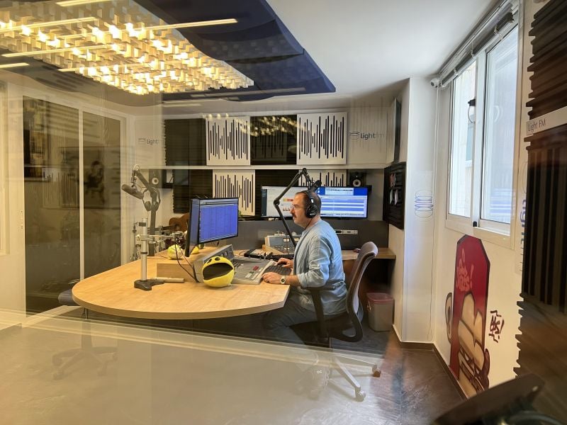 Light FM : Comment la radio libanaise s'adapte et prospère grâce à la sonorisation d'espaces publics