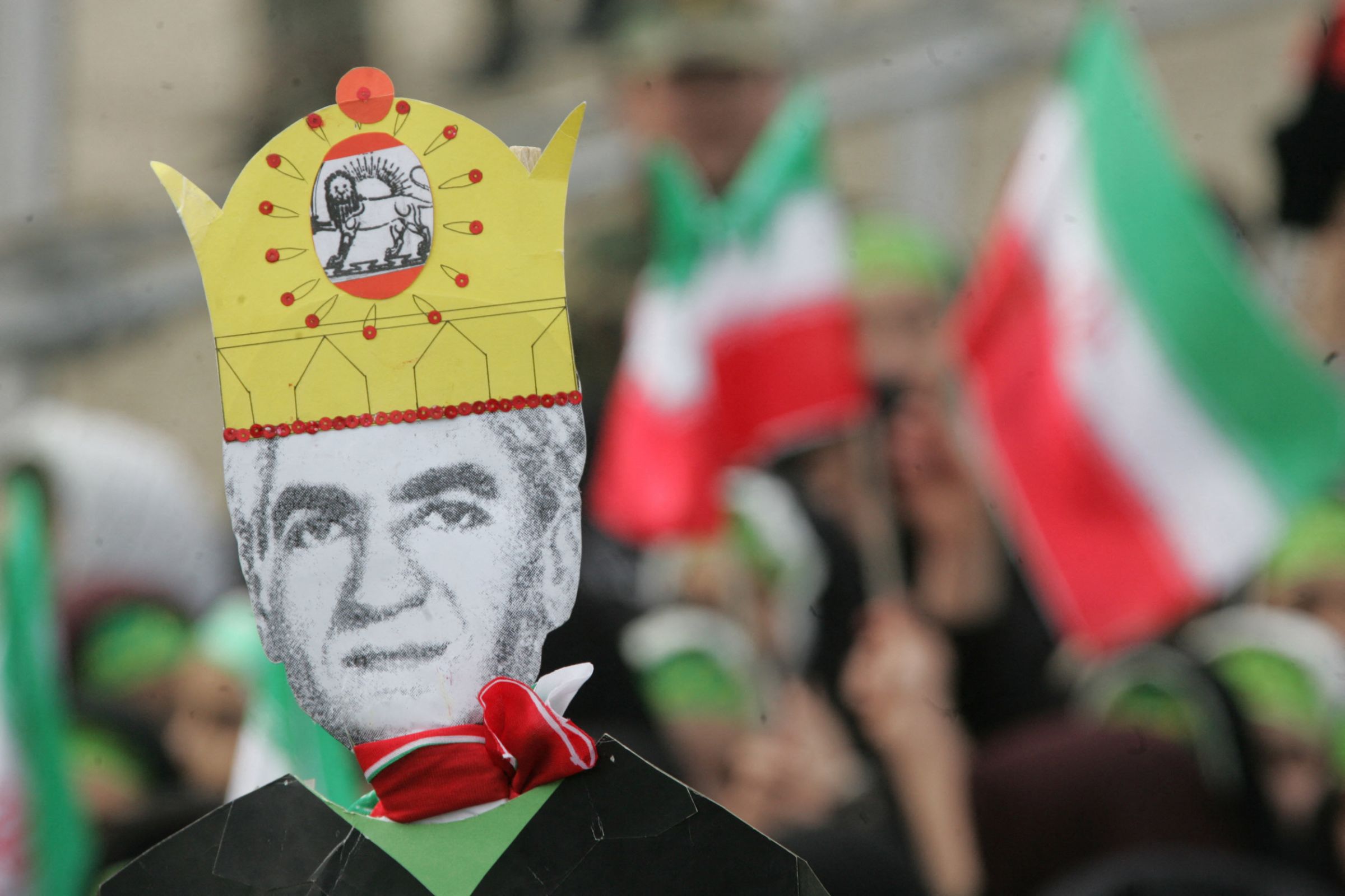 Reza Pahlavi and the tireless myth of the return of 'the shah' - L