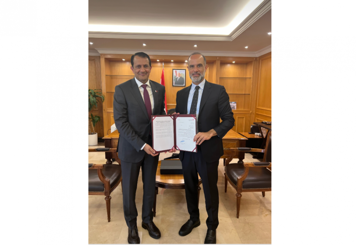 Le ministère des Travaux publics reçoit une subvention du Qatar pour le développement de l'aéroport et des transports publics Le ministère des Travaux publics reçoit une subvention du Qatar pour le développement de l'aéroport et des transports publics