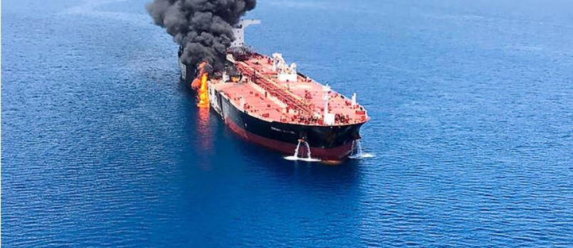 Collision entre deux pétroliers en mer d'Oman, 24 personnes évacuées Collision entre deux pétroliers en mer d'Oman, 24 personnes évacuées