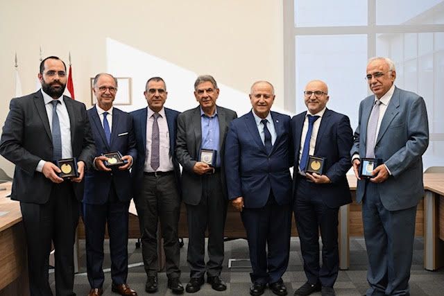 Les nouveaux membres du conseil de l’ordre des médecins, anciens de l’USJ, honorés par l’université Les nouveaux membres du conseil de l’ordre des médecins, anciens de l’USJ, honorés par l’université