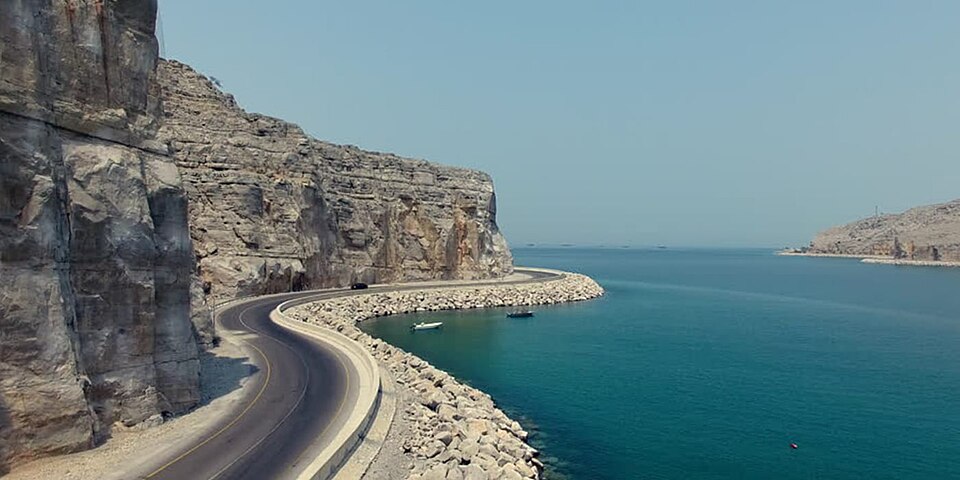How would a closed Strait of Hormuz affect Lebanon?