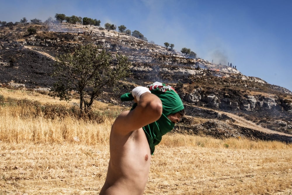 Des colons israéliens et des Palestiniens s'affrontent dans un village de Cisjordanie occuppée