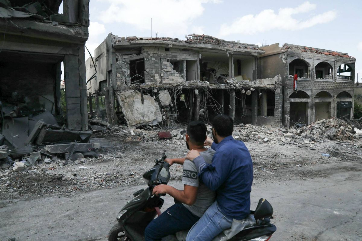 Israeli army infiltrates Mais al-Jabal and blows up textile factory Israeli army infiltrates Mais al-Jabal and blows up textile factory