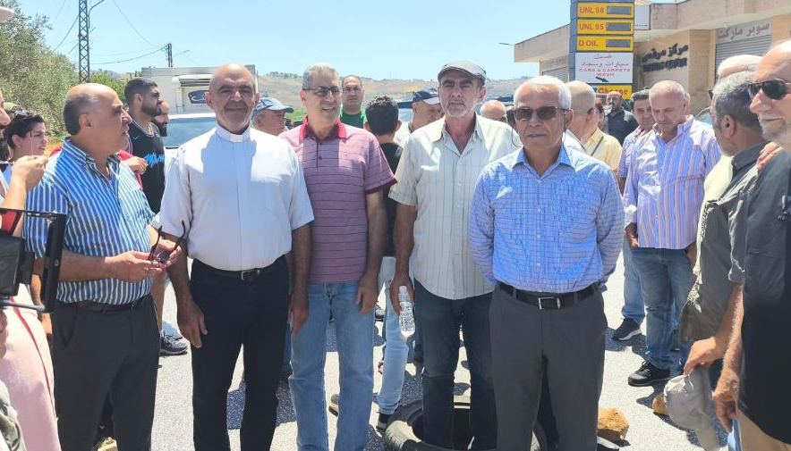Des habitants du Liban-Sud protestent contre les incendies récurrents de déchets Des habitants du Liban-Sud protestent contre les incendies récurrents de déchets