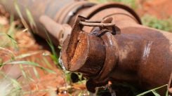 A piece of irrigation pipeline on a field in Rayak, in the Bekaa, on July 2, 2025. Part of these installations is abandoned in this particularly dry year. (Credit: Ali Baalbacki/L'Orient-Le Jour)