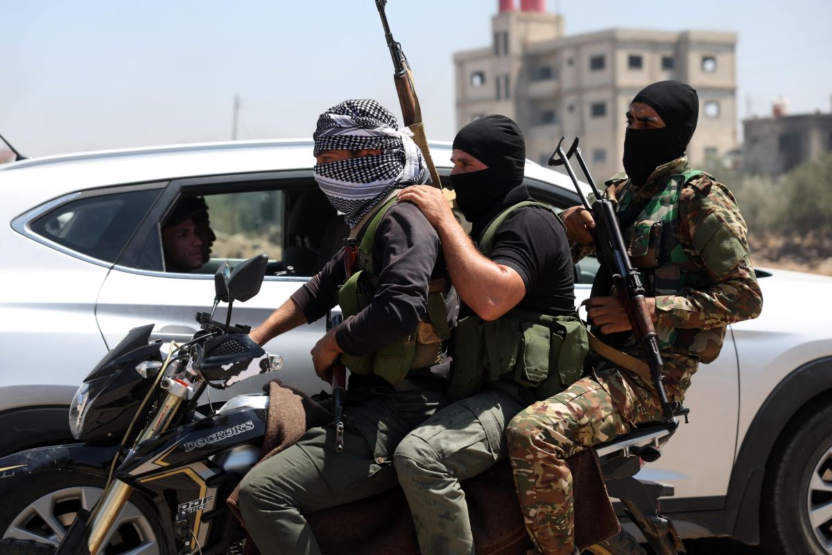 Syria tribes clash with Druze fighters near Sweida Syria tribes clash with Druze fighters near Sweida