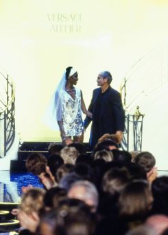 Gianni et Naomi, inséparable duo de la mode dans les années 1990. Photo d'archives AFP