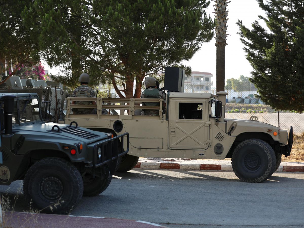Dix personnes arrêtées par l'armée libanaise pour détention d'armes dans le Metn Dix personnes arrêtées par l'armée libanaise pour détention d'armes dans le Metn