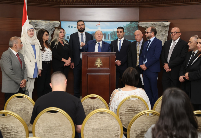 Les fonctionnaires suspendent leur grève à la suite d’une réunion de la CGTL à Baabda Les fonctionnaires suspendent leur grève à la suite d’une réunion de la CGTL à Baabda