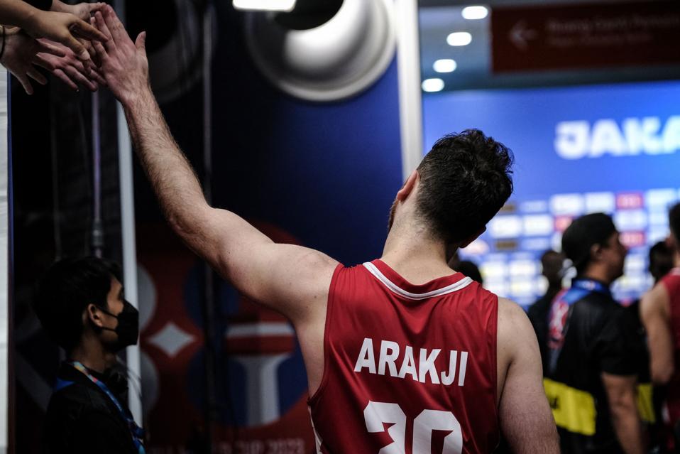 Waël Arakji quitte Riyadi pour l’Arabie saoudite, nouvelle force émergente du basket régional Waël Arakji quitte Riyadi pour l’Arabie saoudite, nouvelle force émergente du basket régional