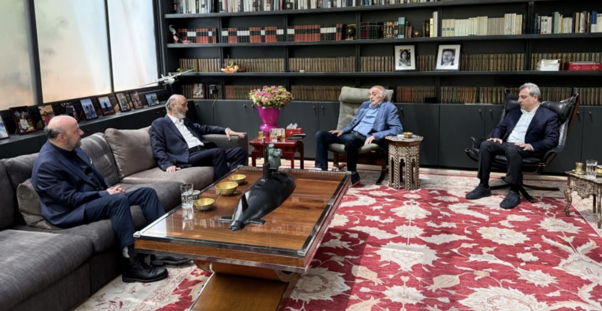 Rare visite de Geagea chez Joumblatt : Soueida, monopole des armes et loi électorale au menu