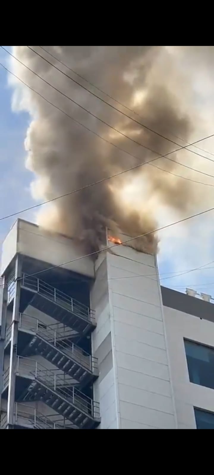 Incendie à l’Hôtel Pearl, situé dans la banlieue sud de Beyrouth Incendie à l’Hôtel Pearl, situé dans la banlieue sud de Beyrouth