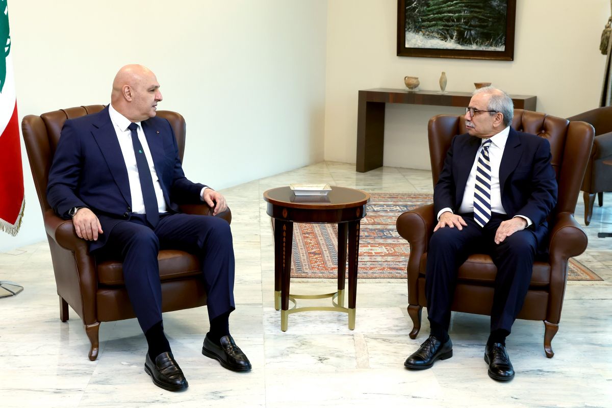 Aoun s’entretient avec Salam avant son départ pour Alger