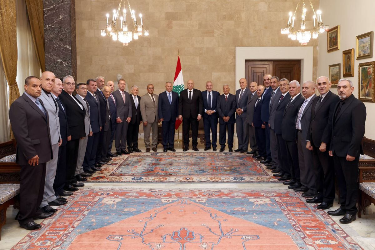 Aoun promet d'être « en première ligne » pour défendre les droits des militaires à la retraite