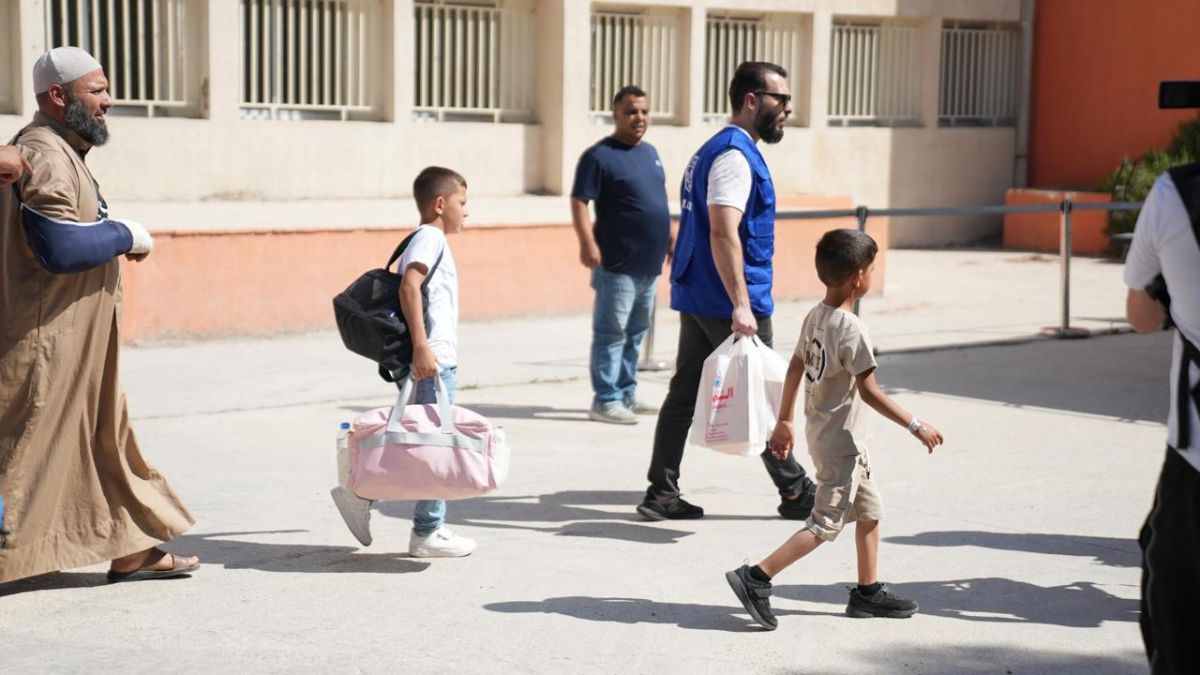 Un premier convoi de « retours volontaires » vers la Syrie, encadré par le HCR, traverse Masnaa