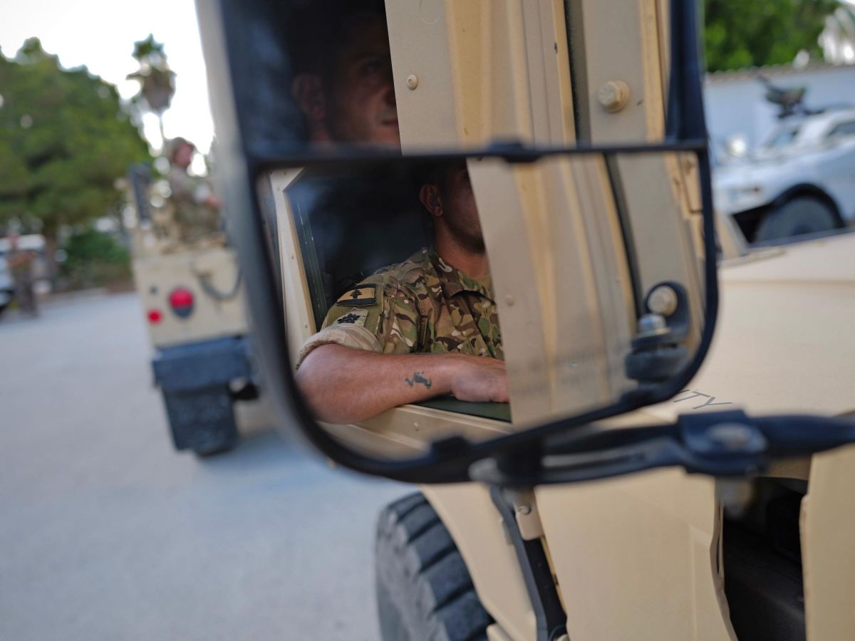 Alleged tobacco smugglers open fire on Lebanese customs at Palestinian camp entrance near Sour Alleged tobacco smugglers open fire on Lebanese customs at Palestinian camp entrance near Sour