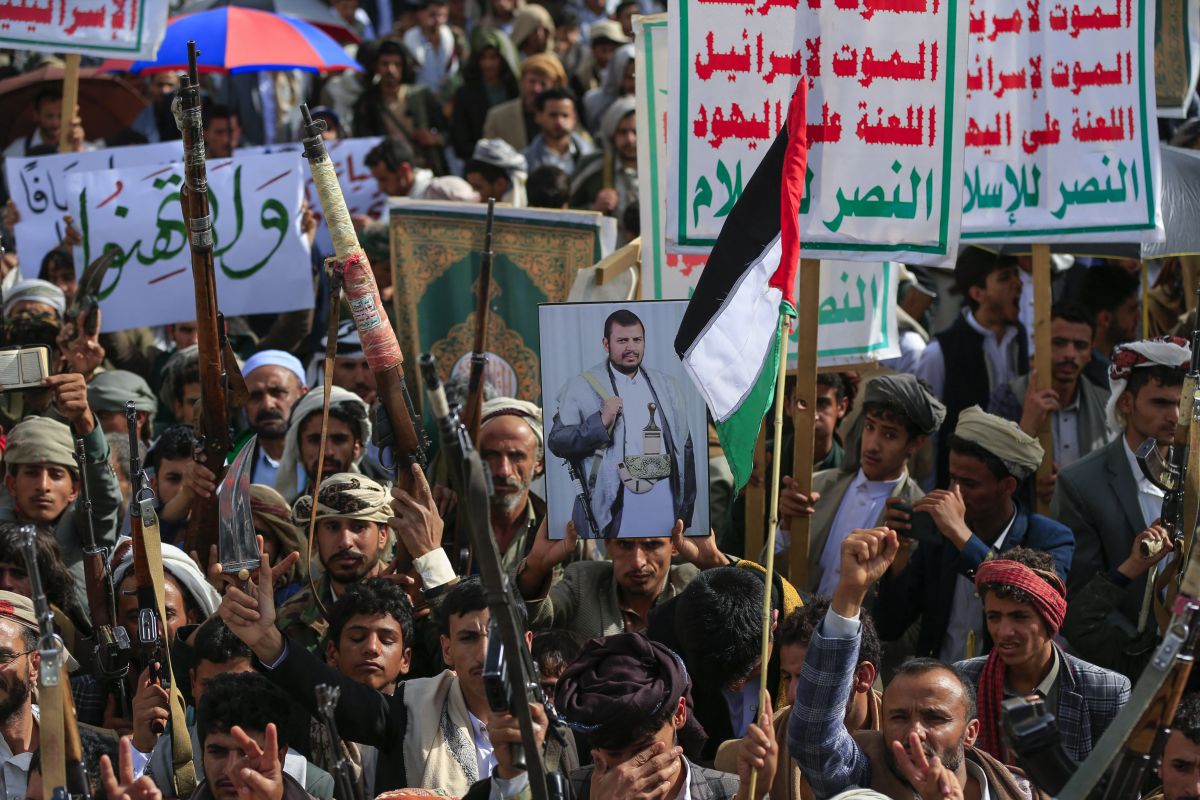 Houthis threaten to target any ship trading at Israeli ports