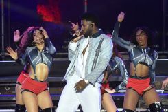 Sur scène, Derulo dégage cette énergie brute et contagieuse qui n’est pas sans rappeler celle de Michael Jackson , son idole depuis l’âge de quatre ans. Press Photo Agency