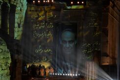 L'hommage de Oussama à son père Mansour Rahbani. Photo Nabil Ismaïl