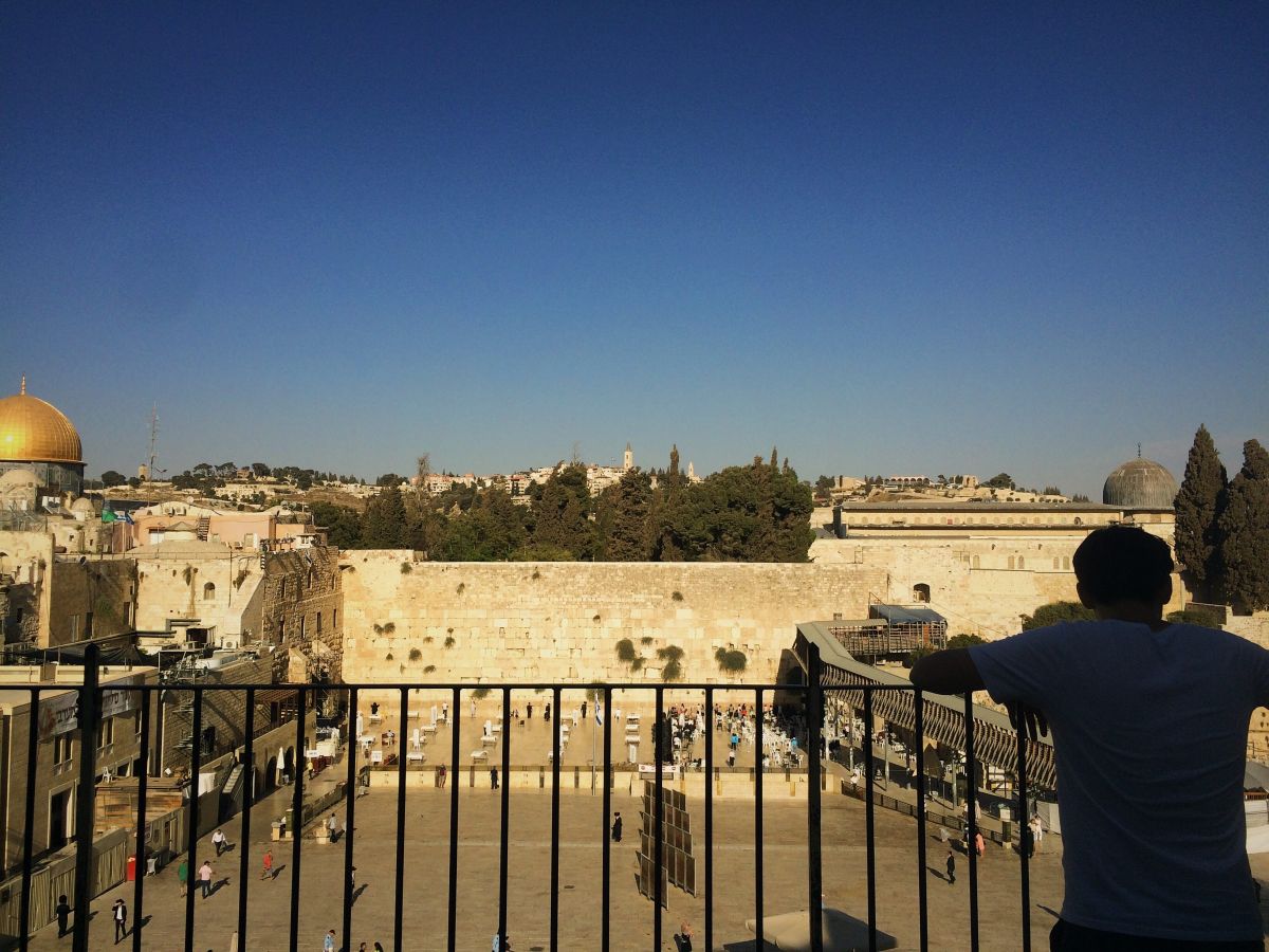 Western Wall in Jerusalem vandalized with anti-war message